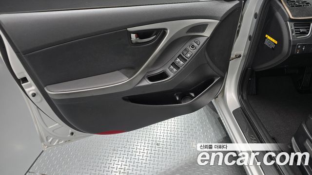 Hyundai AVANTE 2013 — photo 14