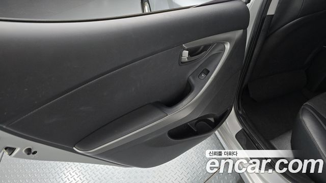 Hyundai AVANTE 2013 — photo 15