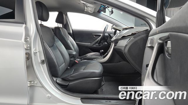Hyundai AVANTE 2013 — photo 16