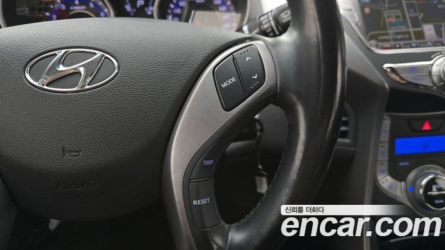 Hyundai AVANTE 2013 — photo 29
