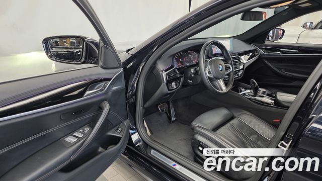 BMW 5-Series 2020 — photo 10