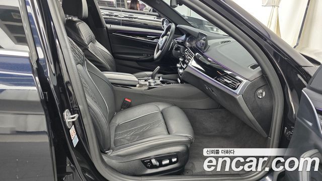 BMW 5-Series 2020 — photo 11