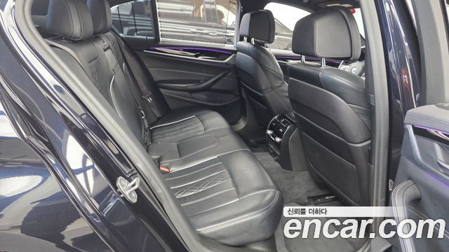 BMW 5-Series 2020 — photo 12