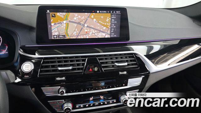 BMW 5-Series 2020 — photo 14