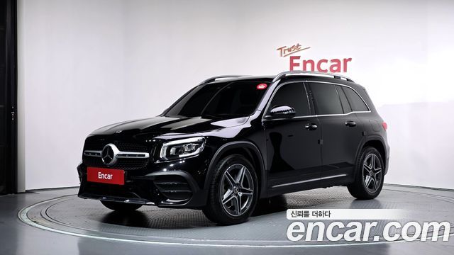 Mercedes-Benz GLB-Class 2023 — photo 1