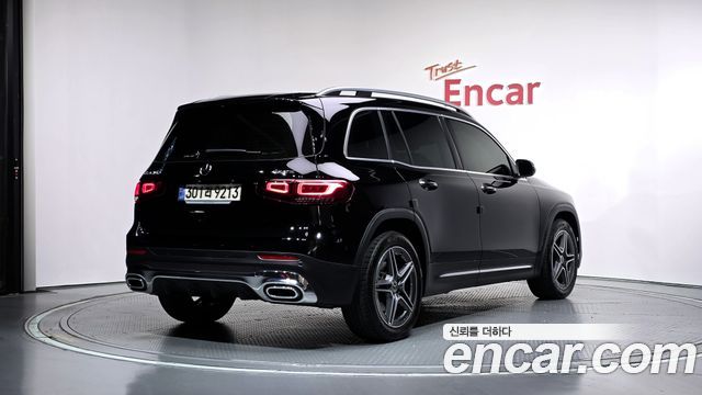 Mercedes-Benz GLB-Class 2023 — photo 2