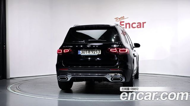 Mercedes-Benz GLB-Class 2023 — photo 4