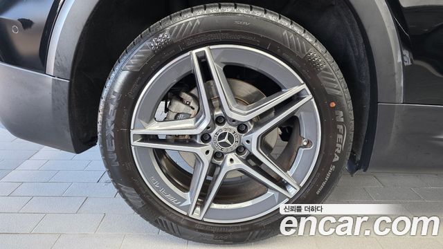 Mercedes-Benz GLB-Class 2023 — photo 5