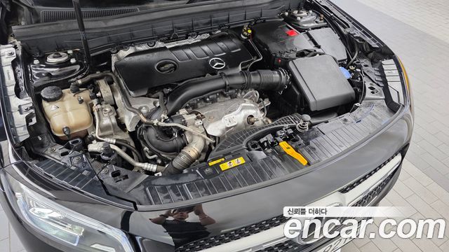 Mercedes-Benz GLB-Class 2023 — photo 6