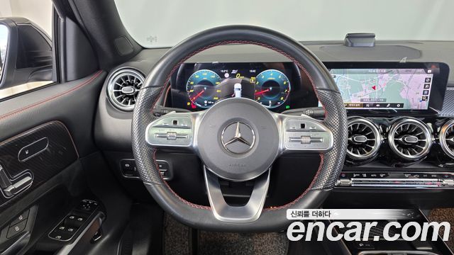 Mercedes-Benz GLB-Class 2023 — photo 13