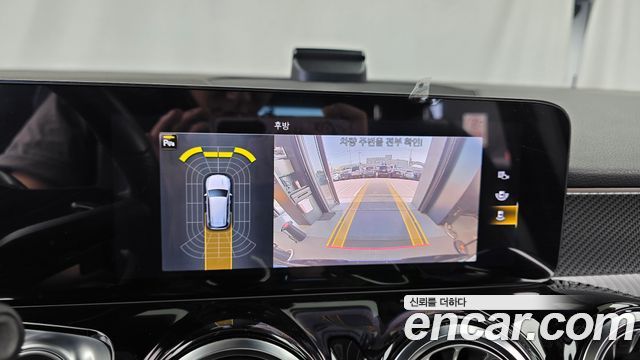Mercedes-Benz GLB-Class 2023 — photo 15