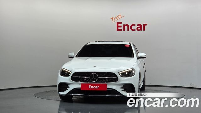 Mercedes-Benz E-Class 2023 — photo 3