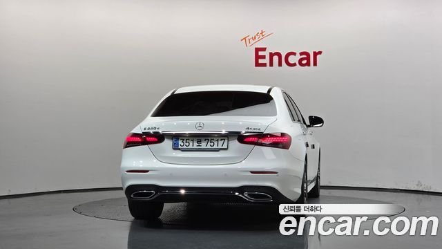 Mercedes-Benz E-Class 2023 — photo 4