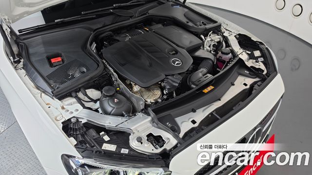 Mercedes-Benz E-Class 2023 — photo 6