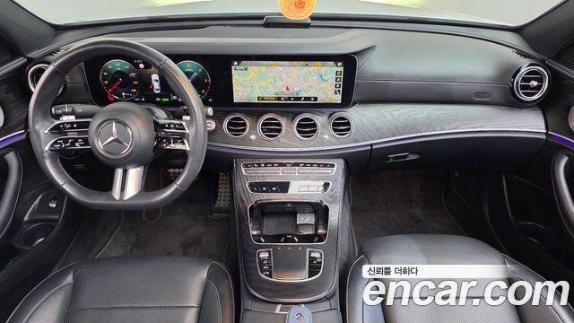 Mercedes-Benz E-Class 2023 — photo 10