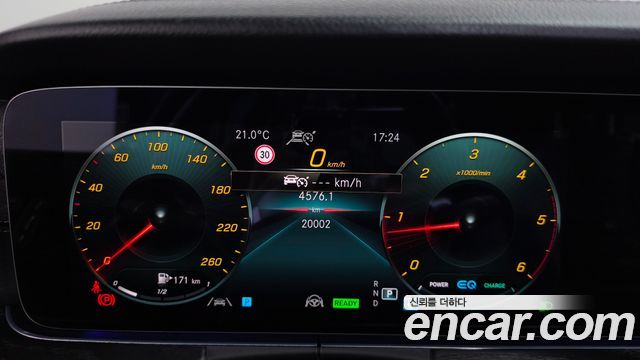 Mercedes-Benz E-Class 2023 — photo 11