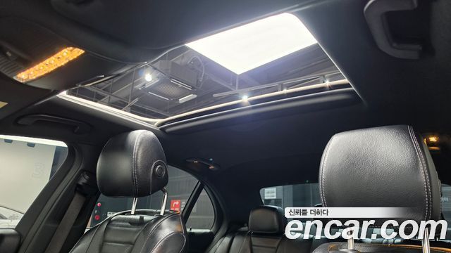 Mercedes-Benz E-Class 2023 — photo 21