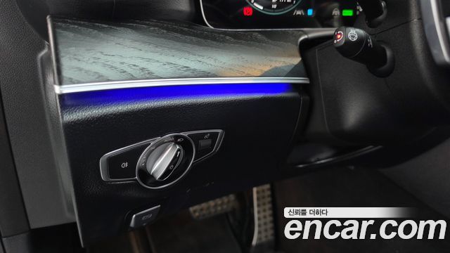 Mercedes-Benz E-Class 2023 — photo 26