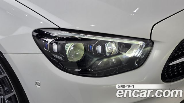Mercedes-Benz E-Class 2023 — photo 8