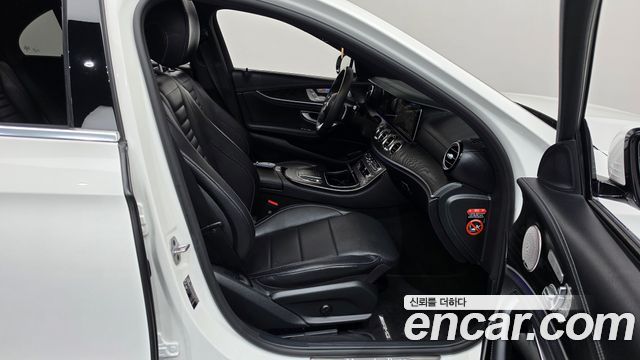 Mercedes-Benz E-Class 2023 — photo 16