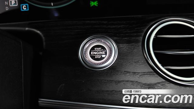 Mercedes-Benz E-Class 2023 — photo 27