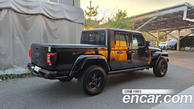 Jeep Gladiator 2022 — photo 2
