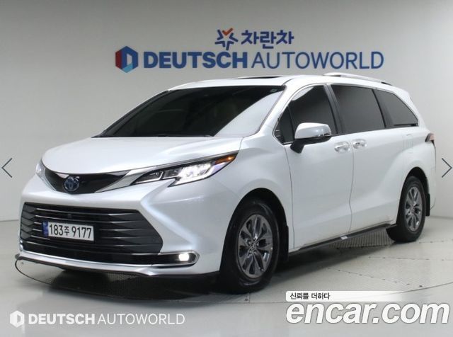 Toyota Sienna 2023 — photo 1