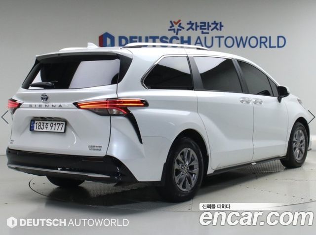 Toyota Sienna 2023 — photo 2