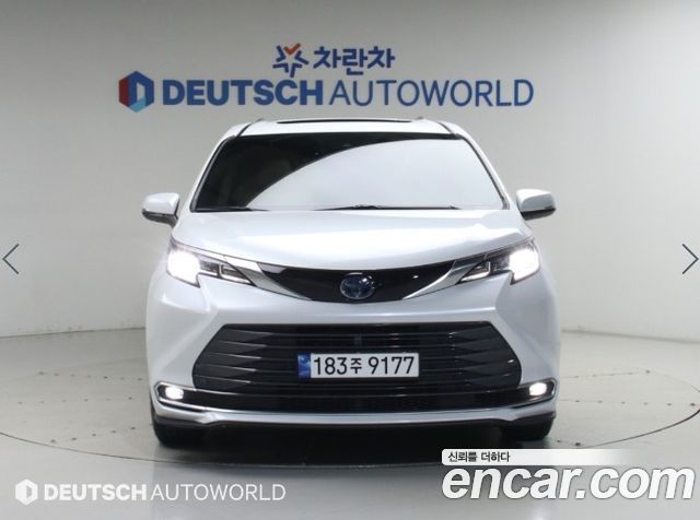 Toyota Sienna 2023 — photo 3