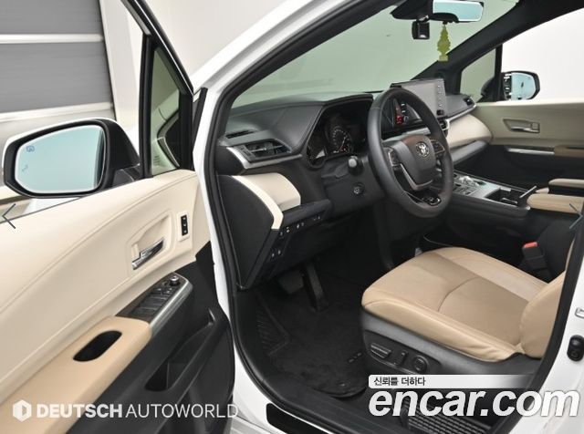Toyota Sienna 2023 — photo 11