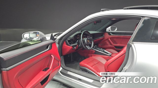 Porsche 911 2020 — photo 13