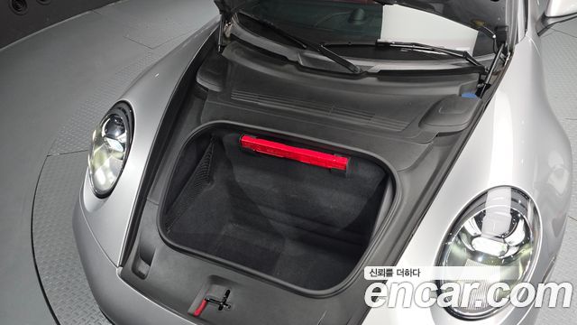 Porsche 911 2020 — photo 37