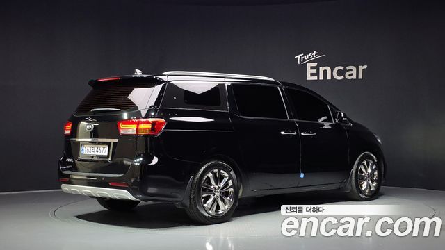 Kia Canival 2017 — photo 2