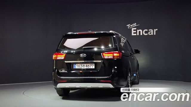 Kia Canival 2017 — photo 4