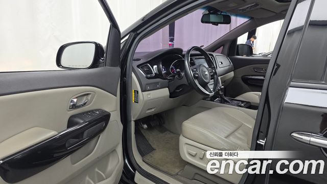 Kia Canival 2017 — photo 13