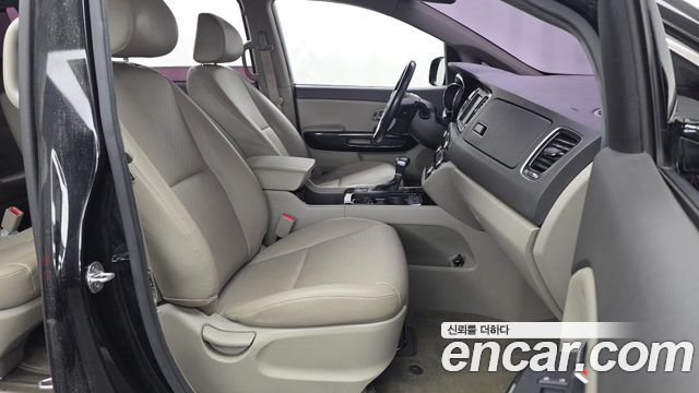 Kia Canival 2017 — photo 17