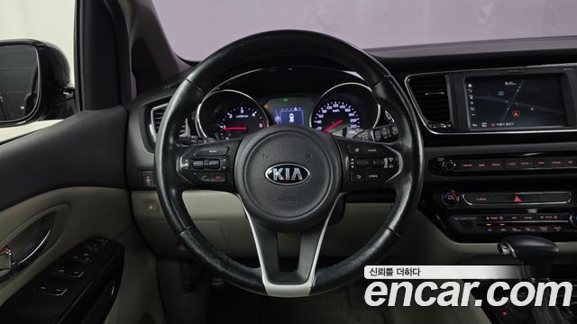 Kia Canival 2017 — photo 19