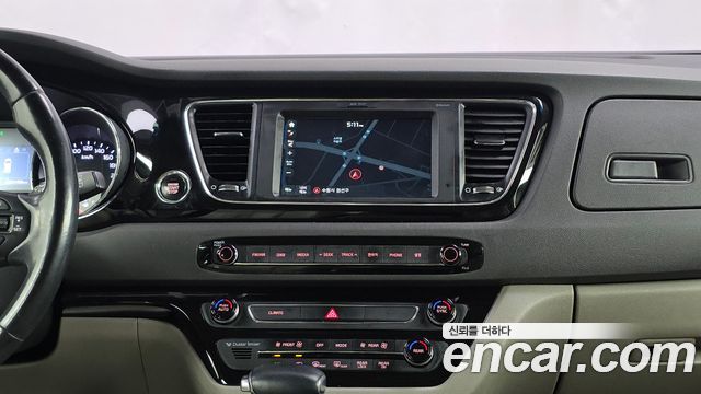 Kia Canival 2017 — photo 20