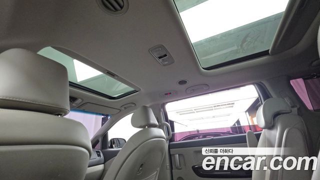 Kia Canival 2017 — photo 24