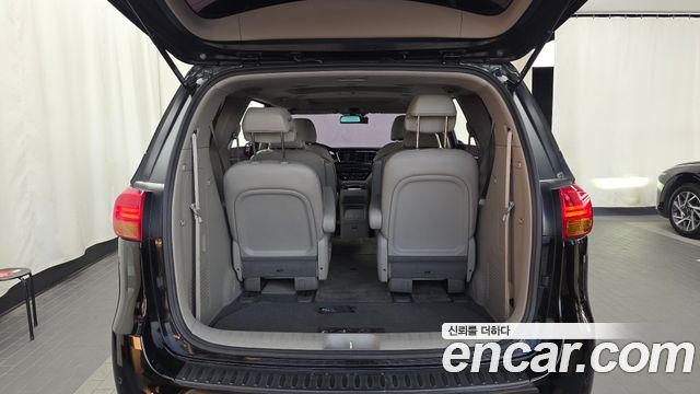 Kia Canival 2017 — photo 26