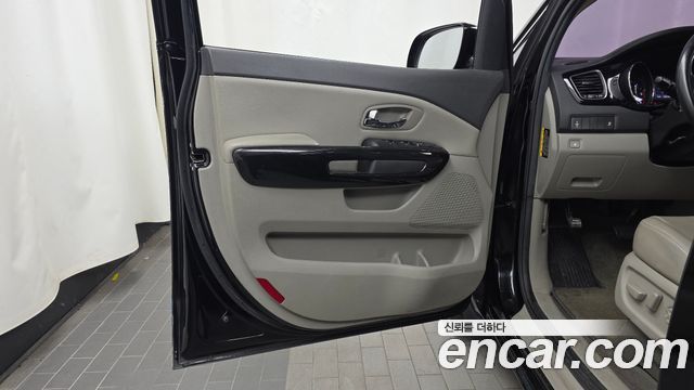 Kia Canival 2017 — photo 14