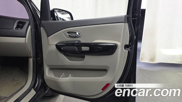 Kia Canival 2017 — photo 15