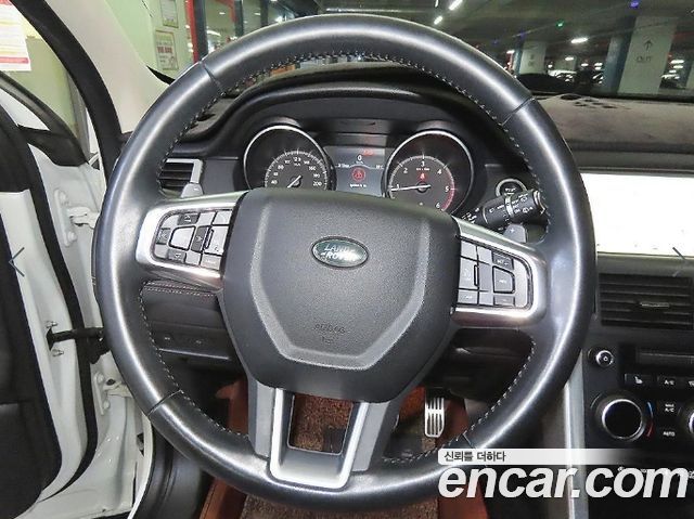 Land Rover Discovery Sport 2017 — photo 9