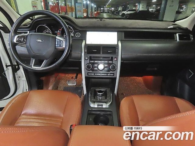 Land Rover Discovery Sport 2017 — photo 11