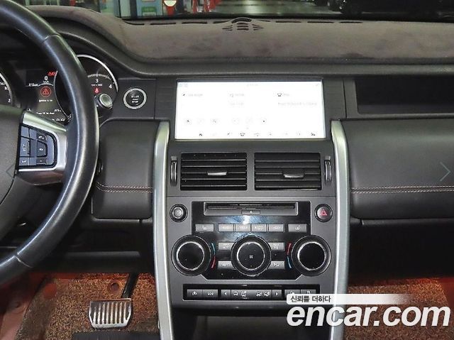 Land Rover Discovery Sport 2017 — photo 12