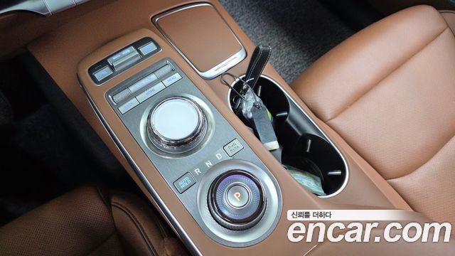 Genesis GV70 2023 — photo 12