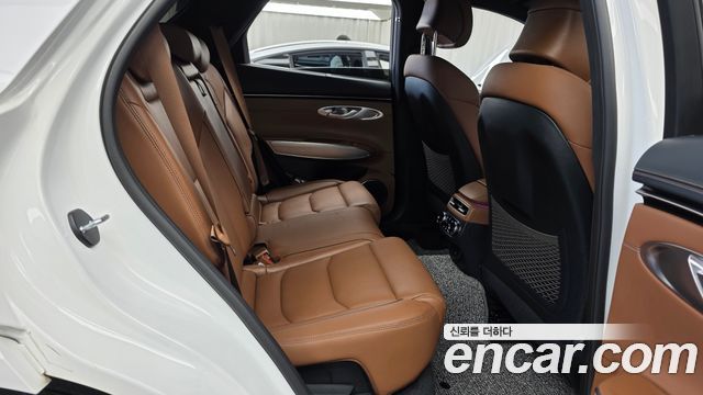Genesis GV70 2023 — photo 17
