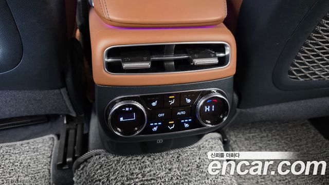Genesis GV70 2023 — photo 24