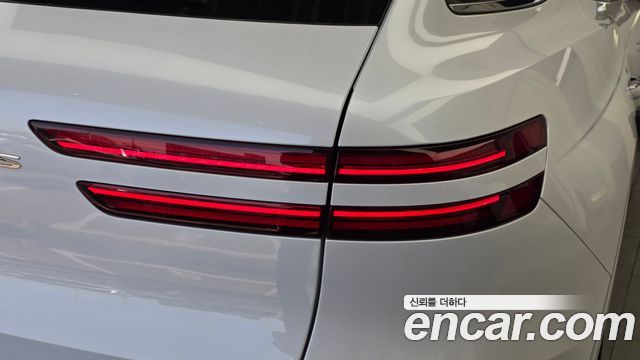 Genesis GV70 2023 — photo 9
