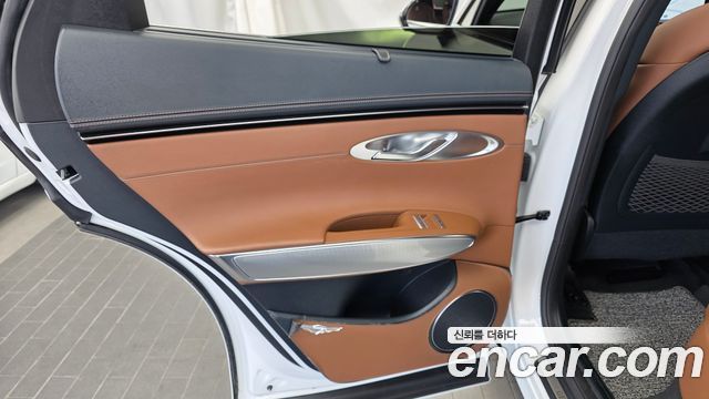 Genesis GV70 2023 — photo 15